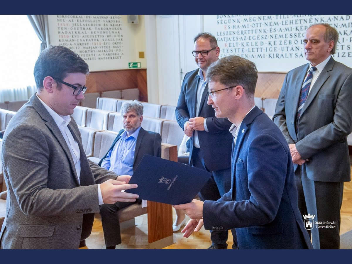 Pályázati felhívás az Alba Regia Felsőoktatási és Hallgatói Tanács Ösztöndíj elnyerésére