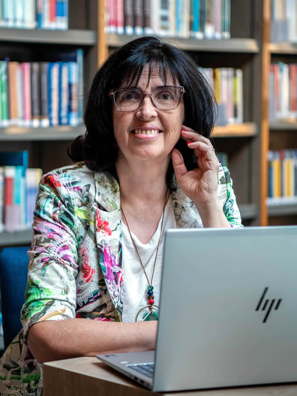 Dr. habil. Pogátsnik Monika