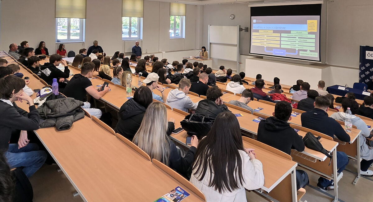 Beavatás a duális képzési formába