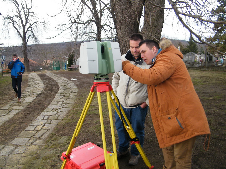 Lézerszkenner és mérőállomás Tarnaszentmária Árpád-kori templomában